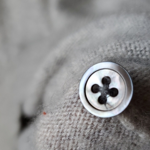 Lord & Taylor 2 Ply CASHMERE Gray Crewneck Sweater - Picture 5 of 10